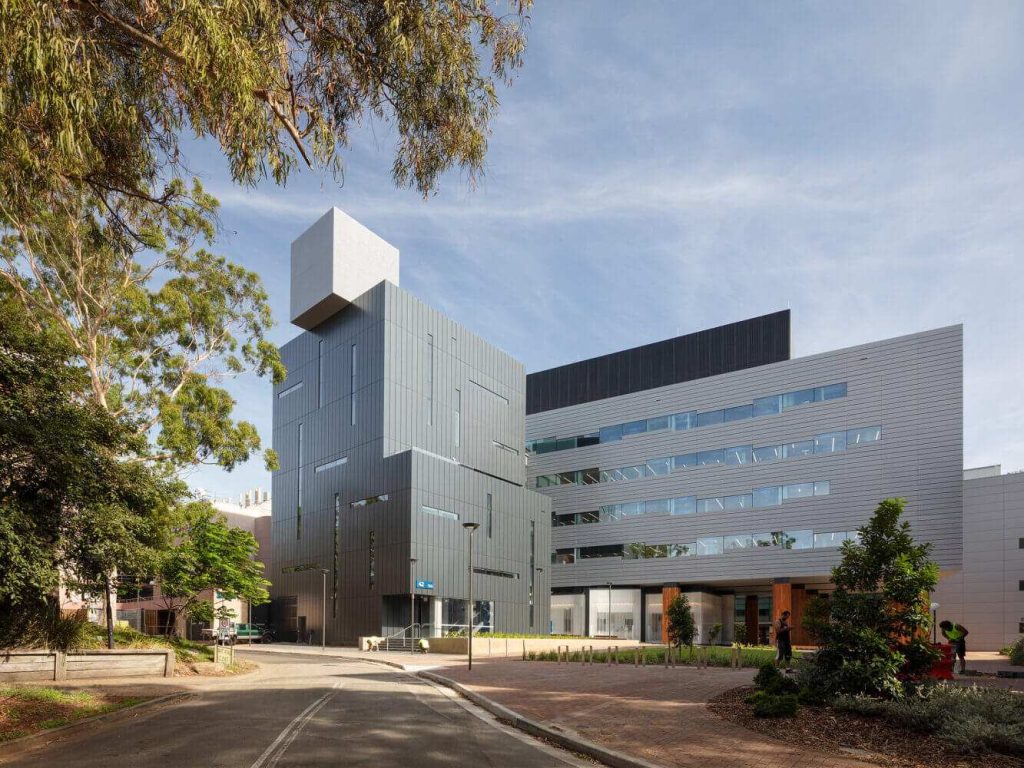University of Wollongong (UOW)